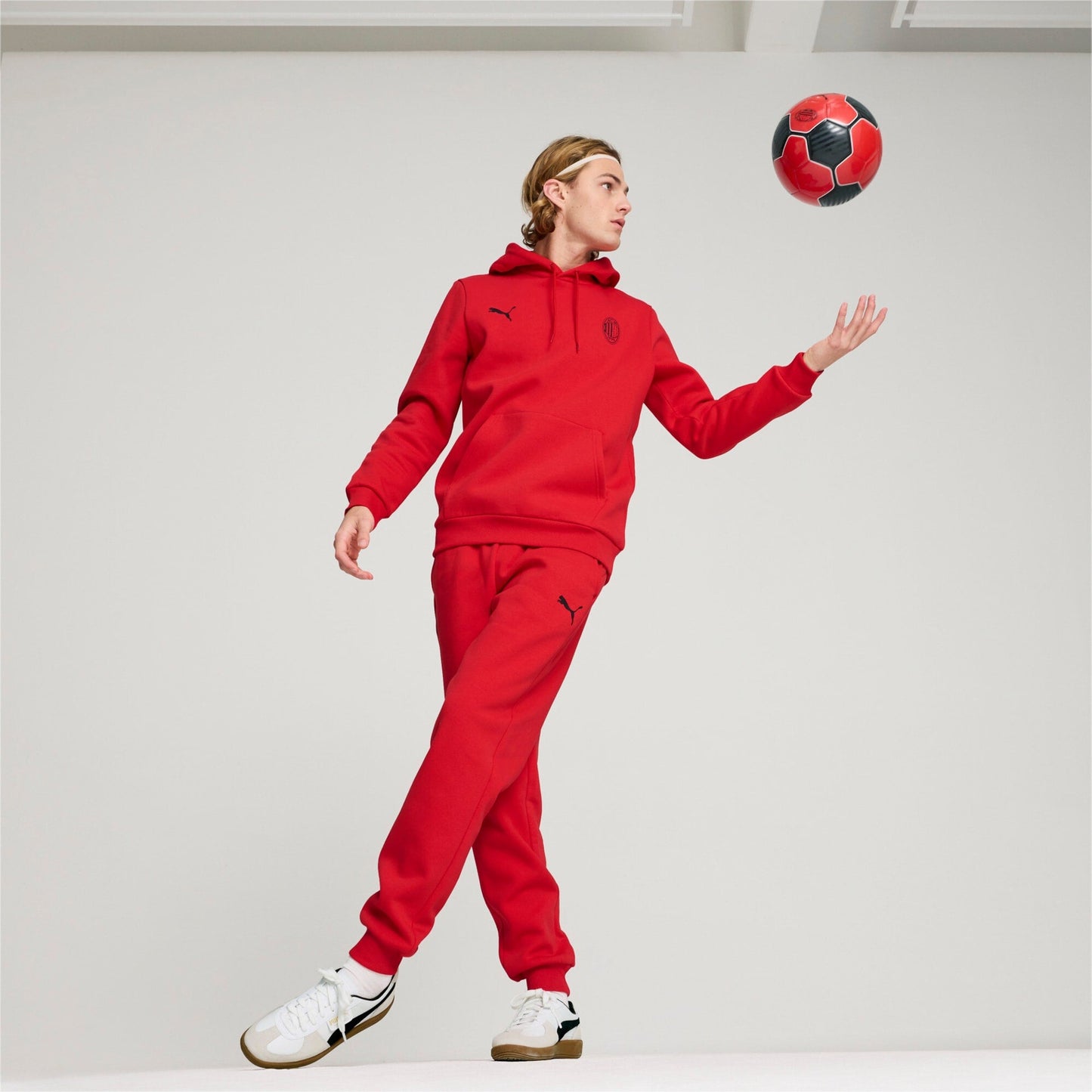Puma Felpa Essentials Hoodie AC Milan Cappuccio Rossa 2024/2025